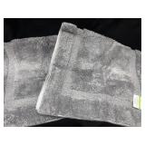 2 new bath rugs