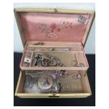 10ï¿½x7ï¿½x3ï¿½ jewelry box with jewelry.