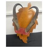 18ï¿½ plaque with antlers