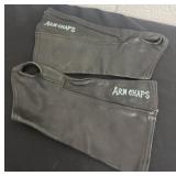 2 arm chaps