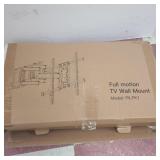 Full motion t v wall mount