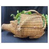 25ï¿½ wicker pig basket with floral