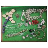 Group of Vintage jewelry,  there are some with no