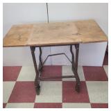 Drop leaf table