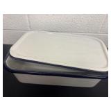15ï¿½x4ï¿½x5ï¿½ enamel dish.