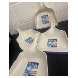 4 new Mr clean dust pans.