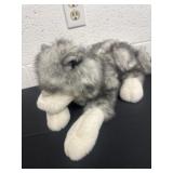 18ï¿½ stuffed wolf