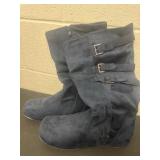 Size 10 blue boots looks new