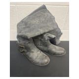 Size 9 gray boots