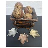 3ï¿½ leaf decor with 7ï¿½x8ï¿½ metal decor with decor