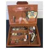 9ï¿½x6ï¿½x2.5ï¿½ jewelry box of misc jewelry clips,