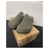 Cute size 9 slip ons new