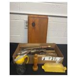 Knife block with kitchen knifeï¿½s and butter fish