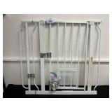 Carlson Baby Gate with Hardware 30x32