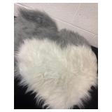 18ï¿½x16ï¿½ heart white rug and 15ï¿½x18ï¿½ gray heart