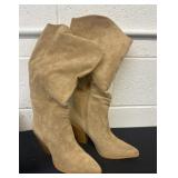 New size 7 tan cowgirl boots