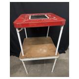 2 metal foldable tables
