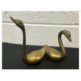 6ï¿½ and 4ï¿½ brass swans.