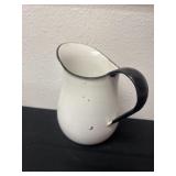 7.5ï¿½ enamel pitcher