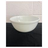 White Pyrex mixing bowl 8.5 inches