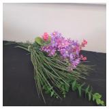 Bundle of artificial flowers