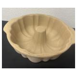 Pampered Chef Family Heritage Stoneware 10' Bundt