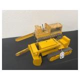 2 vintage 1960s structo loader and crawler