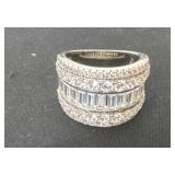 Fashion silver toned w clear cut stone 7.5