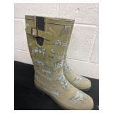 Size 9 rubber boots