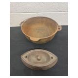 Sad iron and 8ï¿½ rust cast iron Dutch oven