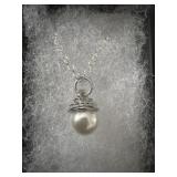 Dainty cultured pearl pedant on sterling silver