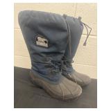 Sorel size 11 boots.