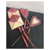 2 17ï¿½ metal evenlopes and 12ï¿½ metal heart yard