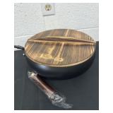 Cast iron wok with wood top