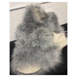 56ï¿½x37ï¿½ faux pelt/skin Gray rug