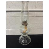 Vintage 19ï¿½ glass oil lamp