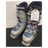 Salomon ski boots me a 8.5 and womenï¿½s 9.5
