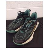 Giannis by Nike size 3.5 youth tennis shoes