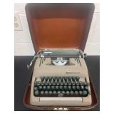 Vintage Smith corona type writer in case