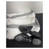 Laundry bag with shoes stretcher plastic