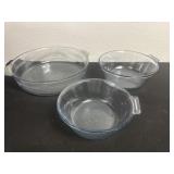 2 Pyrex bowls and no name bowl