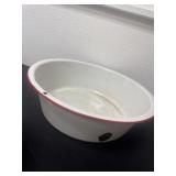 15ï¿½ vintage enamelware wash basin