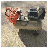 Air compressor 12 gallon 4horsepower Turns on