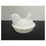 Vintage westmoreland milk glass hen on nest has