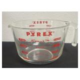 Vintage 8ï¿½ Pyrex measuring cup