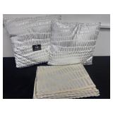 New rug with 2 throw pillows