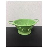 Vintage lime green enamelware colander 6ï¿½