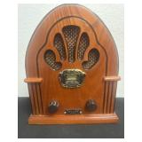 9ï¿½ vintage-style Crosley CR82 Harco AM/FM radio