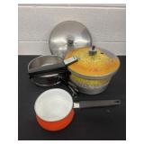 Group of pans ans cooker pressure