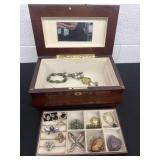 11.5ï¿½x6ï¿½x5ï¿½ jewelry box with jewelry